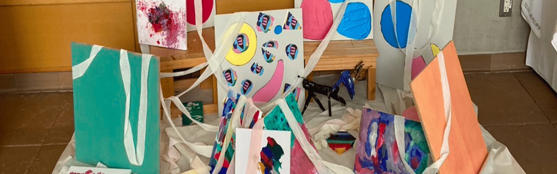 こどもたちの作品展示